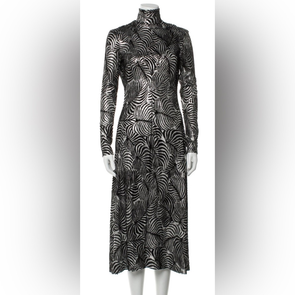 Elegant Black and White Patterned Dress